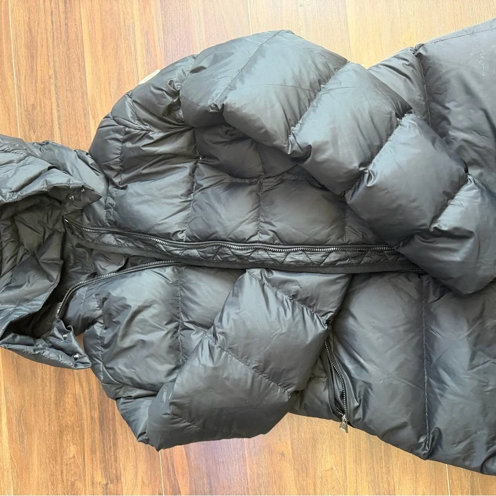 Woman’s Moncler Puffer Jacket - Picture 5 of 5